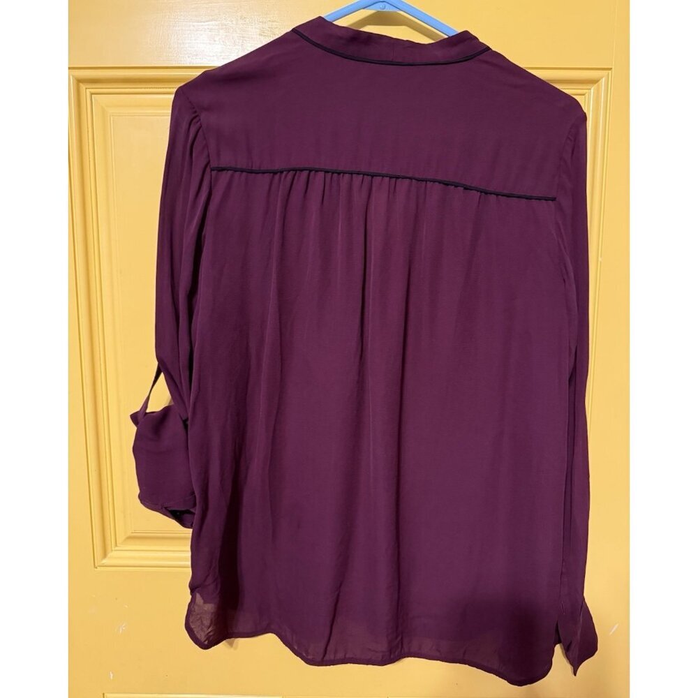 Vince Women's 100% Silk Long Sleeve‎ Roll-tab Burgundy  Career Blouse Size Large - Picture 2 of 3